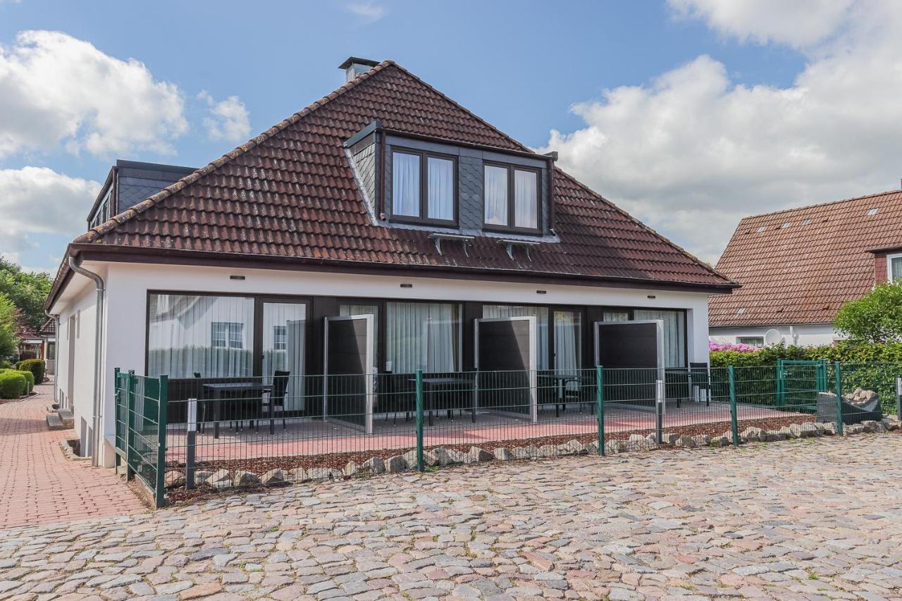 Strandnahe Luxus-Ferienwohnung mit Terrasse und Parkplatz Scharbeutz Exterior photo