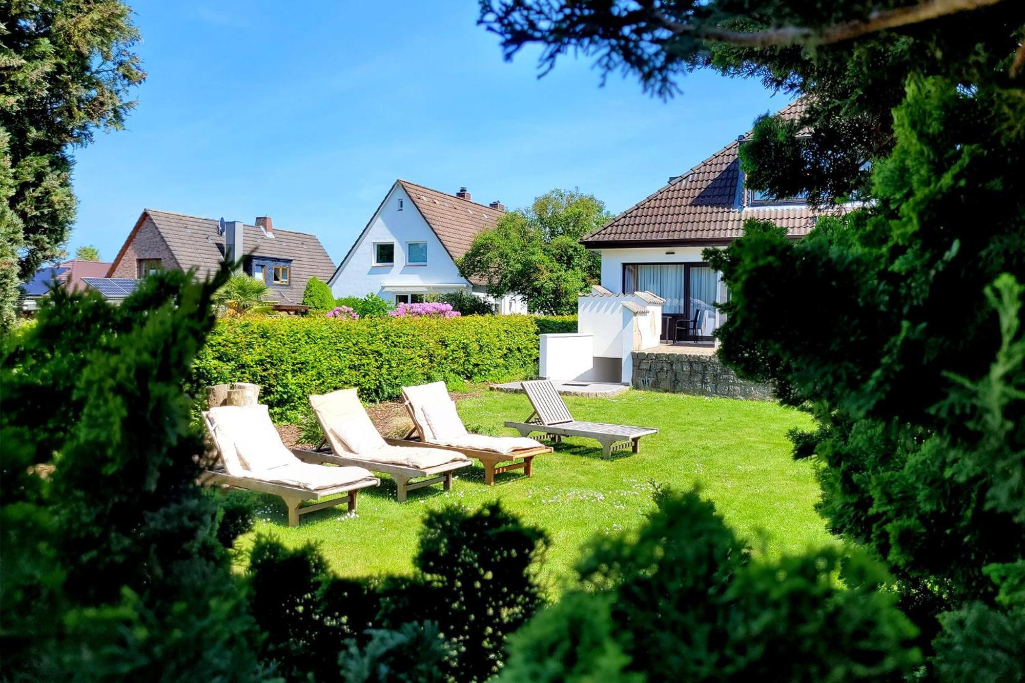 Strandnahe Luxus-Ferienwohnung mit Terrasse und Parkplatz Scharbeutz Exterior photo