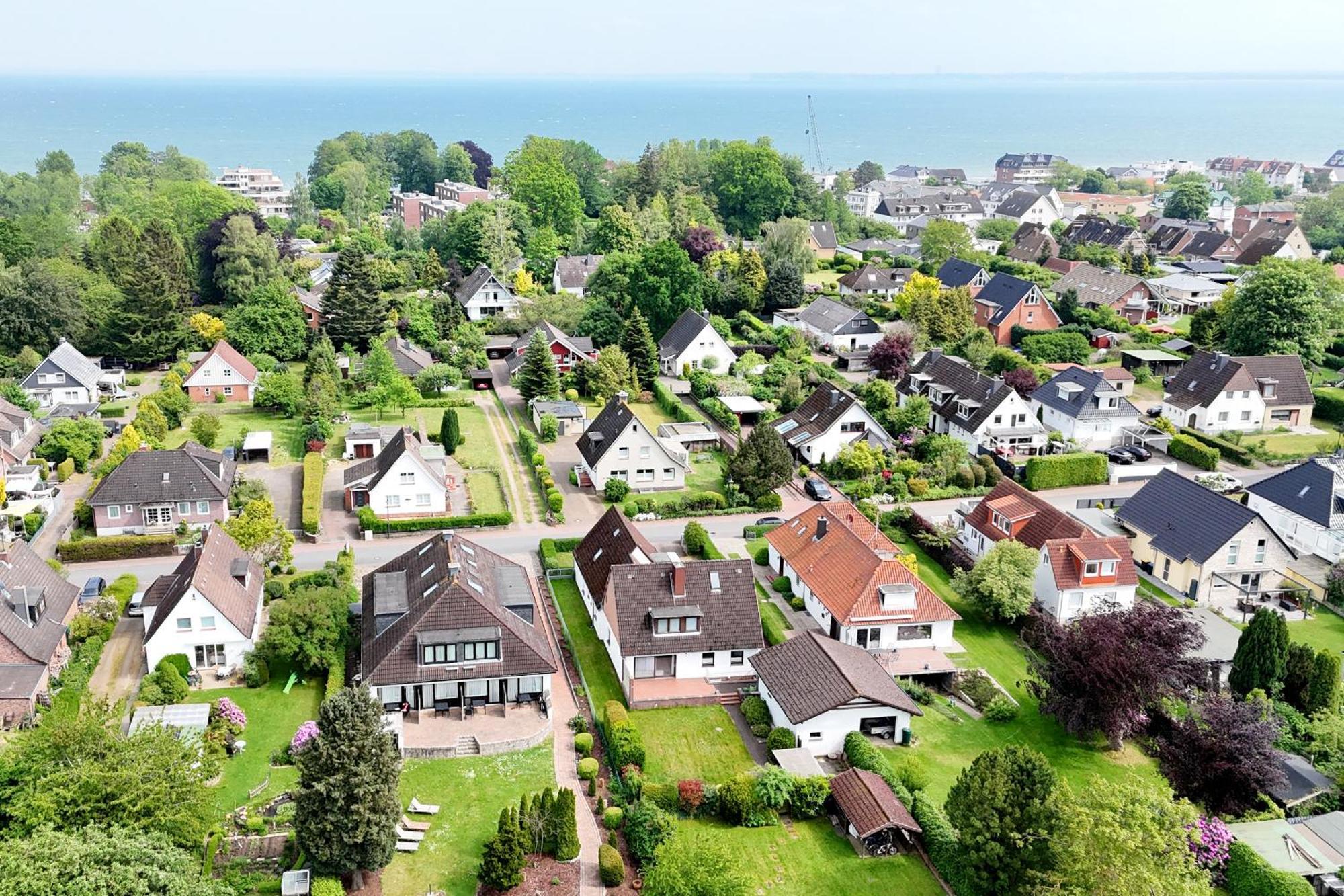 Strandnahe Luxus-Ferienwohnung mit Terrasse und Parkplatz Scharbeutz Exterior photo